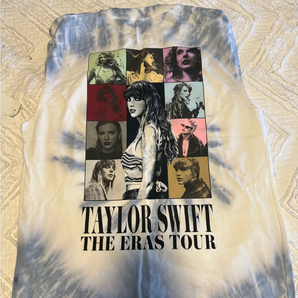 NWT! Official Taylor Swift tour tank size small.